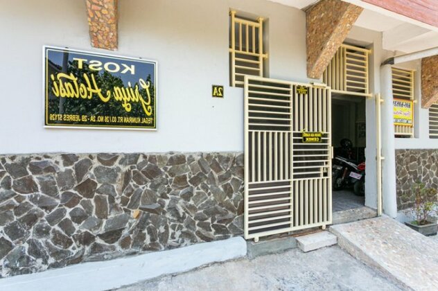 KoolKost Syariah near UNS Solo - Photo5