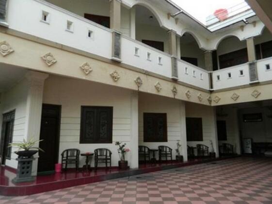 Mangkuyudan Hotel