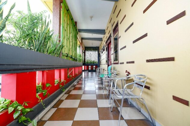 OYO 2095 Wisma Daun - Photo3