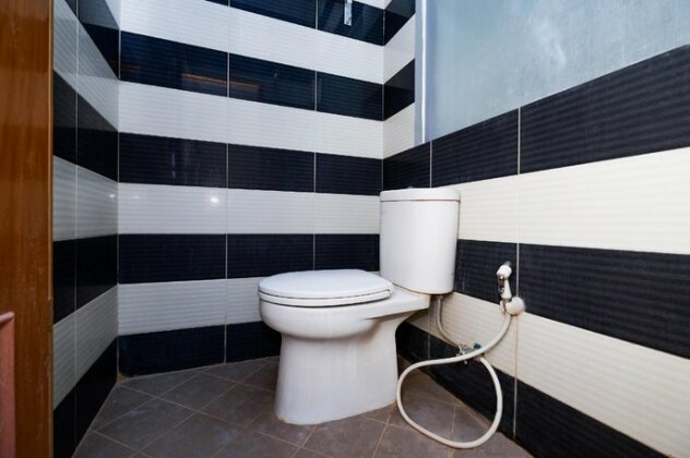 OYO 2095 Wisma Daun - Photo5