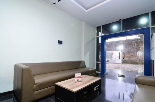 RedDoorz near Museum Keraton Surakarta - Photo4