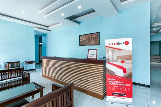 RedDoorz near Puro Mangkunegaran - Photo2