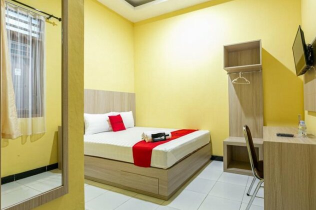 RedDoorz near Puro Mangkunegaran - Photo3