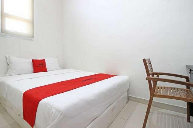 RedDoorz near RS Moewardi - Photo2