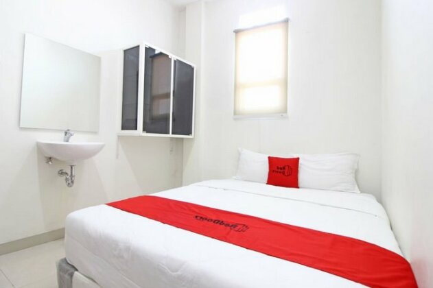 RedDoorz near RS Moewardi - Photo4