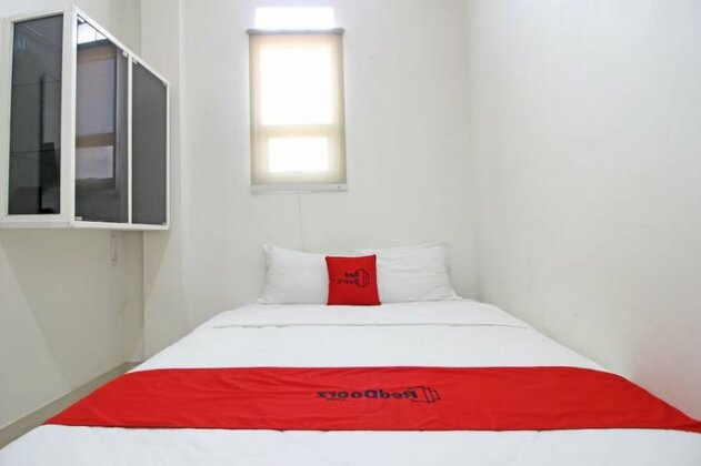 RedDoorz near RS Moewardi - Photo5