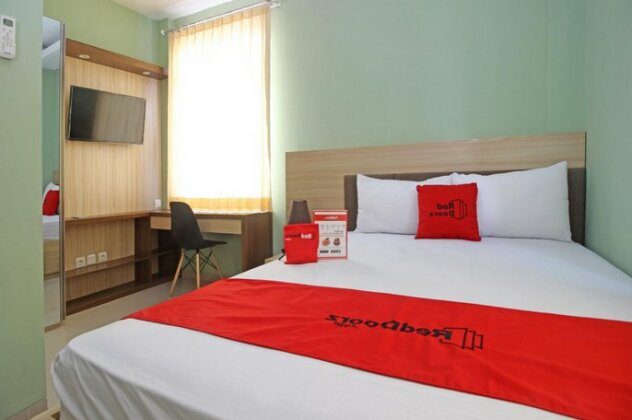 RedDoorz near Solo Balapan Station - Photo4