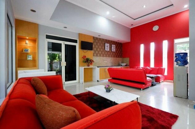 RedDoorz near Solo Square 3 - Photo5