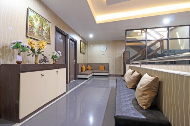 RedDoorz near UNS Solo - Photo2