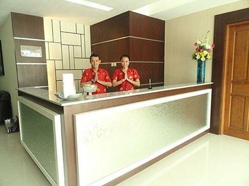 RedDoorz Plus near Keraton Solo - Photo2