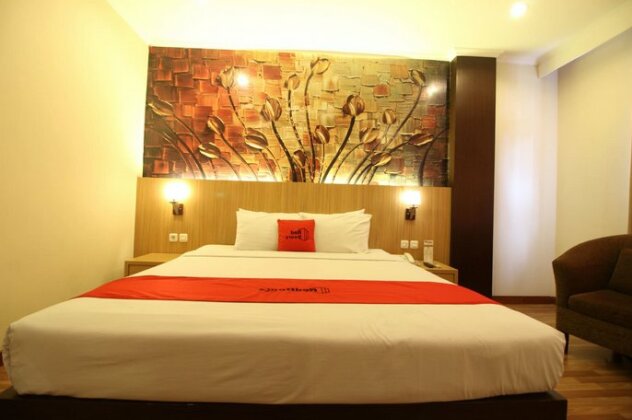 RedDoorz Premium @ Slamet Riyadi 2 - Photo3