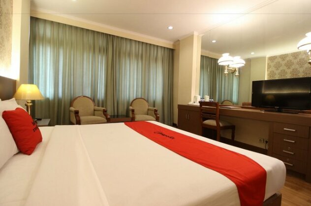 RedDoorz Premium @ Slamet Riyadi 2 - Photo4
