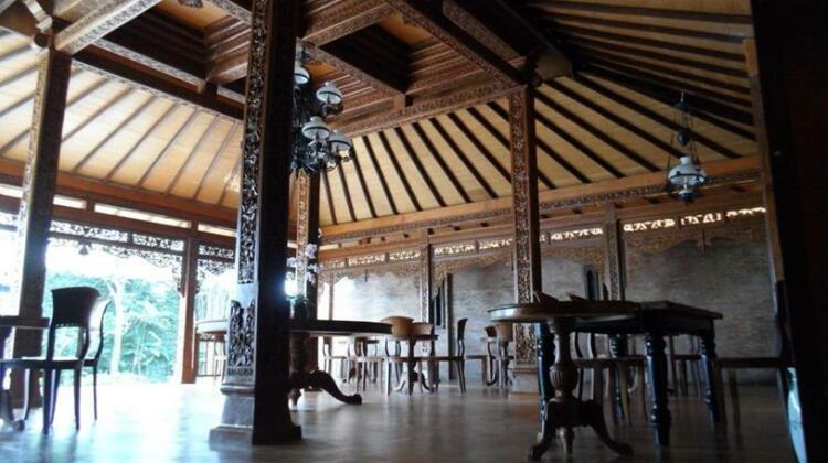 The Edelweiss Hideaway Villas - Photo2