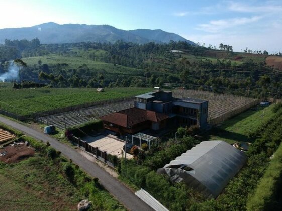 Woodybed Hostel Pangalengan - Photo2