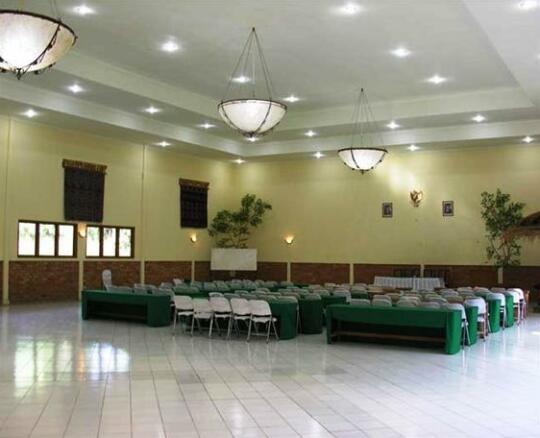 Hotel Augusta Sukabumi - Photo4