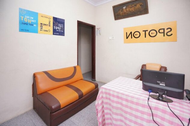 SPOT ON 2327 Dome Hotel - Photo3