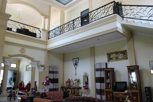 Angela Homestay Manado - Photo3