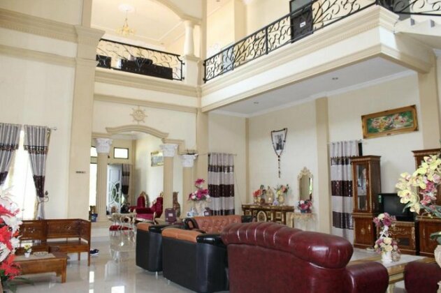 Angela Homestay Manado - Photo5