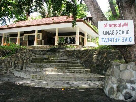 Black Sand Dive Retreat