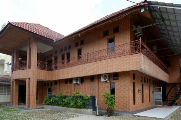 RedDoorz Plus near Haluoleo University