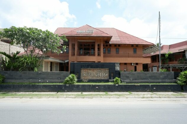 RedDoorz Plus near Haluoleo University - Photo2