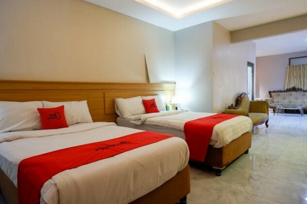 RedDoorz Plus near Haluoleo University - Photo5