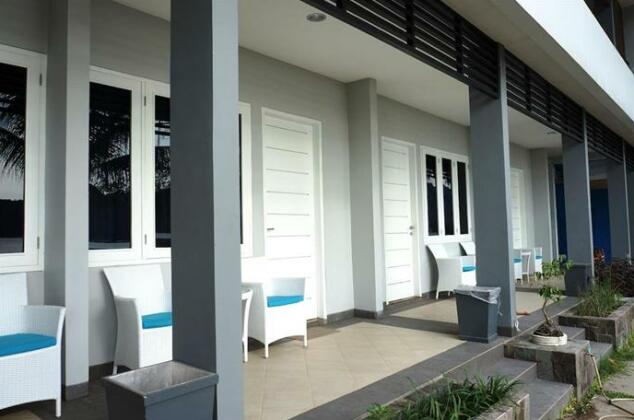 Cavery Beach Hotel - Photo2