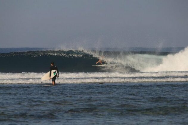Karang Nyimbor Surf Hotel - Photo2