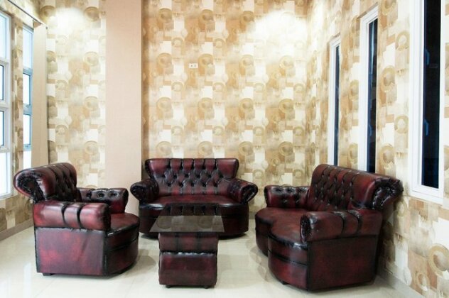 OYO 716 Iciw Iciw Exclusive Residence - Photo4