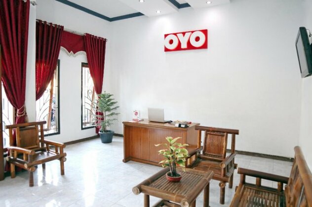 OYO 956 Penginapan Eby - Photo2