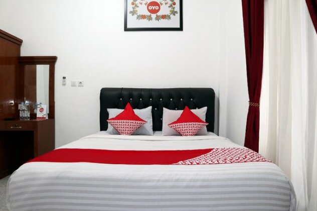 OYO 956 Penginapan Eby - Photo3