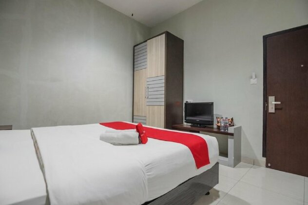 RedDoorz Plus near Simpang Rimbo Jambi