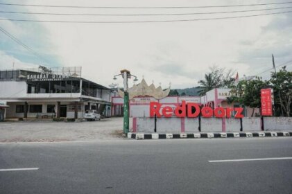 RedDoorz Syariah near Kebun Raya Liwa