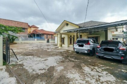 RedDoorz Syariah near Muara Enim Train Station