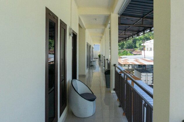 RedDoorz near Sultan Muhammad Kaharuddin Airport - Photo5