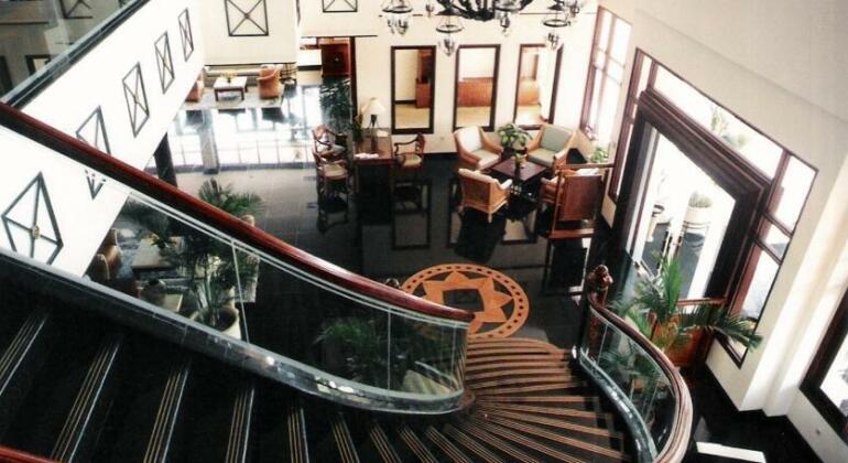 Hotel Equator Surabaya - Photo4