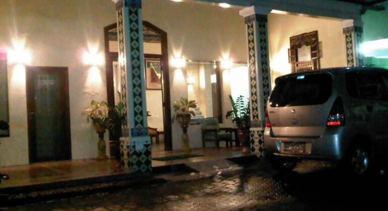 Hotel Keluarga Djagalan Raya - Photo5