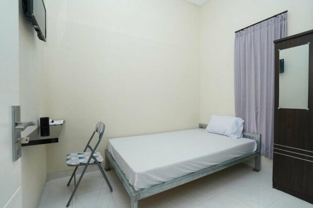 OYO Life 2460 Kost Simorejo Timur - Photo2