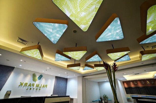 PALM PARK Hotel Surabaya - Photo2