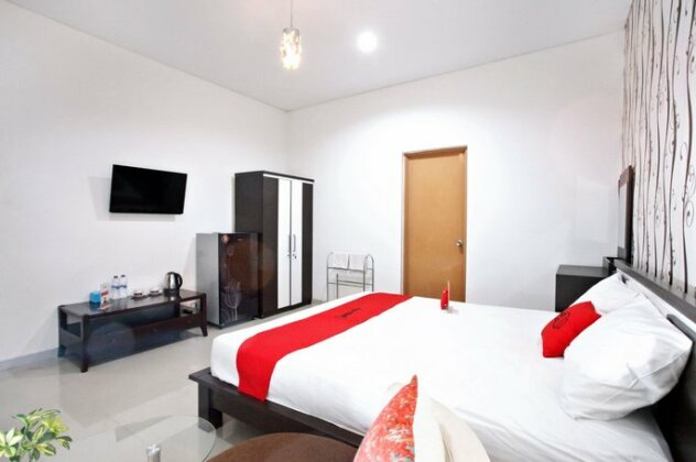 RedDoorz near ITATS University - Photo3