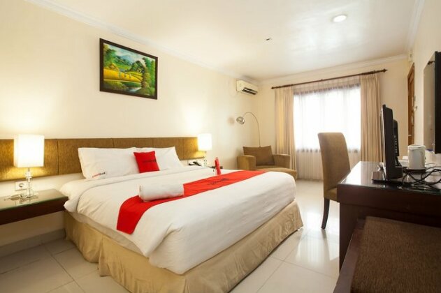 RedDoorz Premium @ Raya Nginden - Photo4