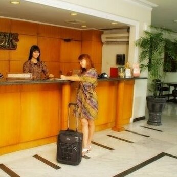 Weta International Hotel Surabaya - Photo2