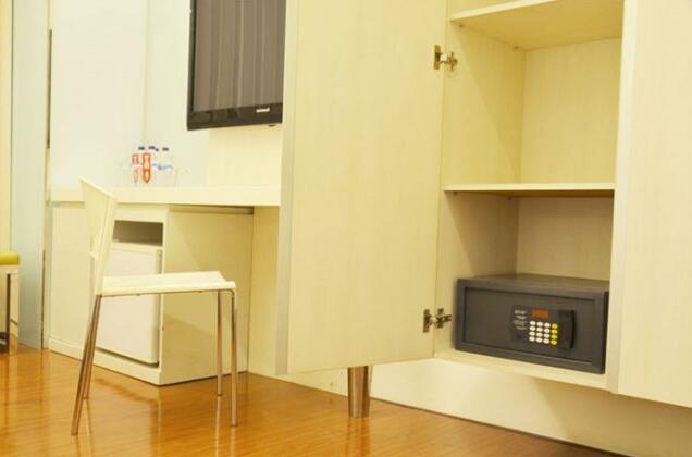 ZEN Rooms Manyar Kertoarjo - Photo2