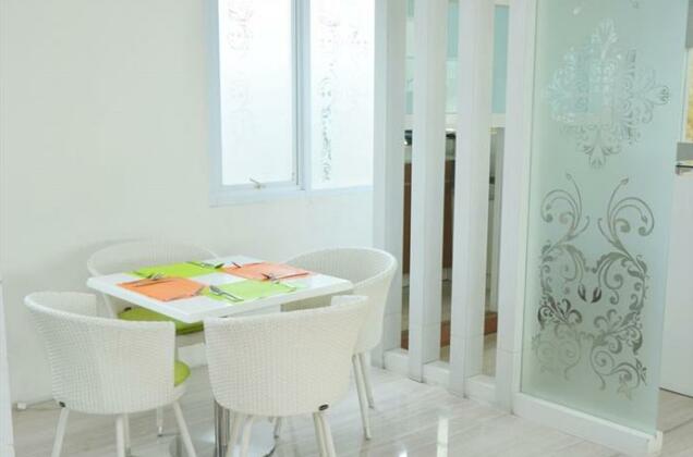 ZEN Rooms Manyar Kertoarjo - Photo4