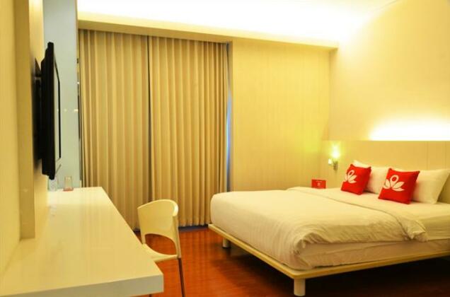 ZEN Rooms Manyar Kertoarjo - Photo5
