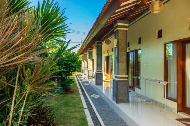 OYO 828 Lilis Cempaka Mas Residence - Photo2