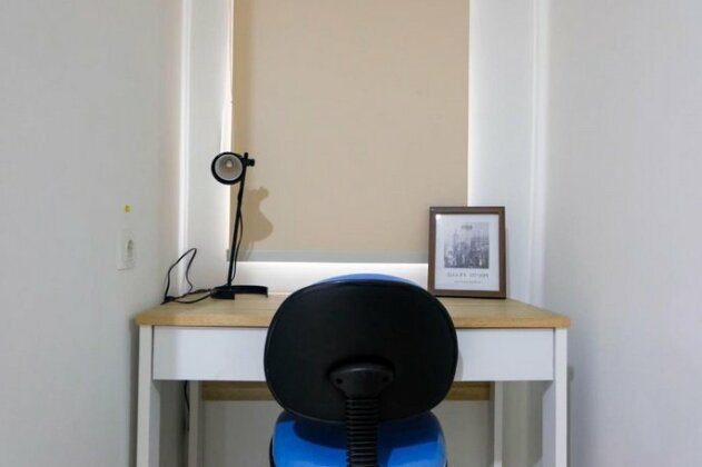Modern and Comfortable Studio Springwood Apartment By Travelio - Photo4