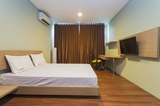 RedDoorz near Lippo Village - Photo2
