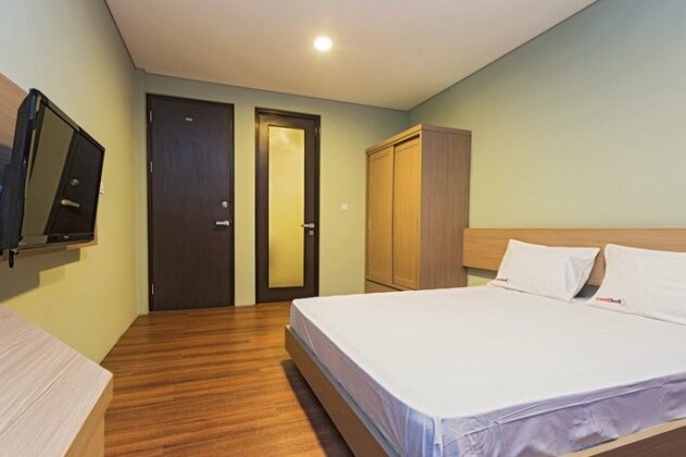 RedDoorz near Lippo Village - Photo3