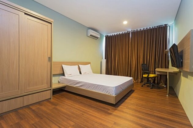 RedDoorz near Lippo Village - Photo4